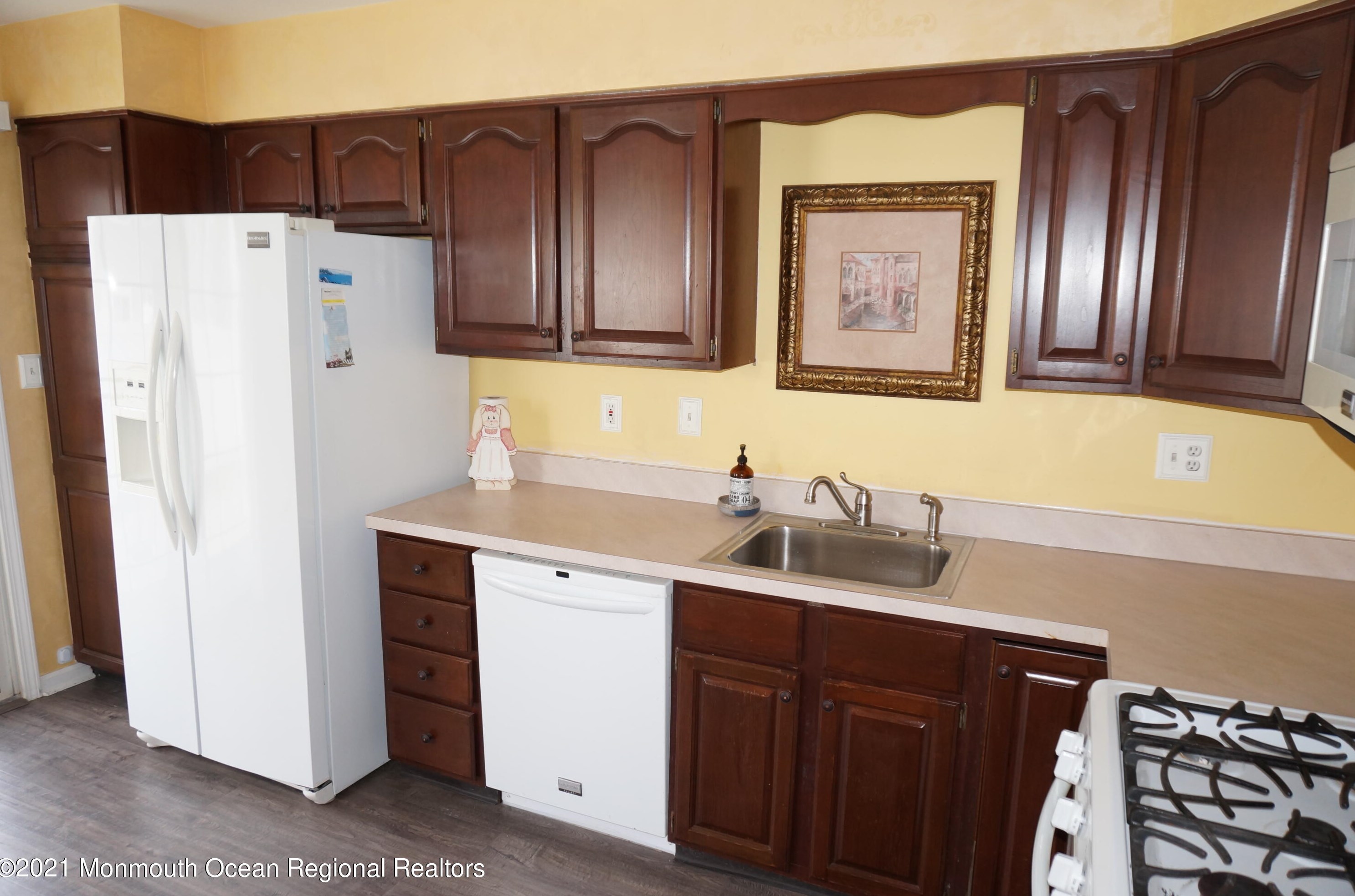 2 Oxford Rd, Holmdel Village, NJ 07733