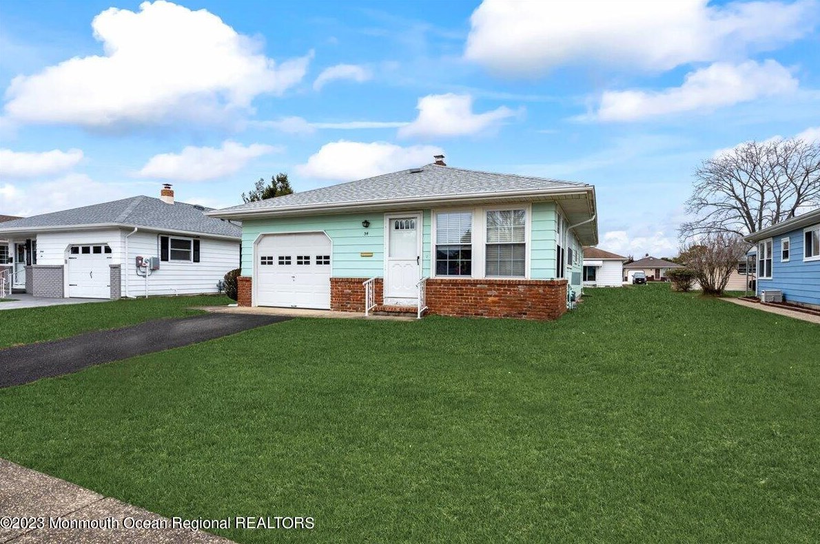 34 Montserrat St, Toms River, NJ 08757-4630