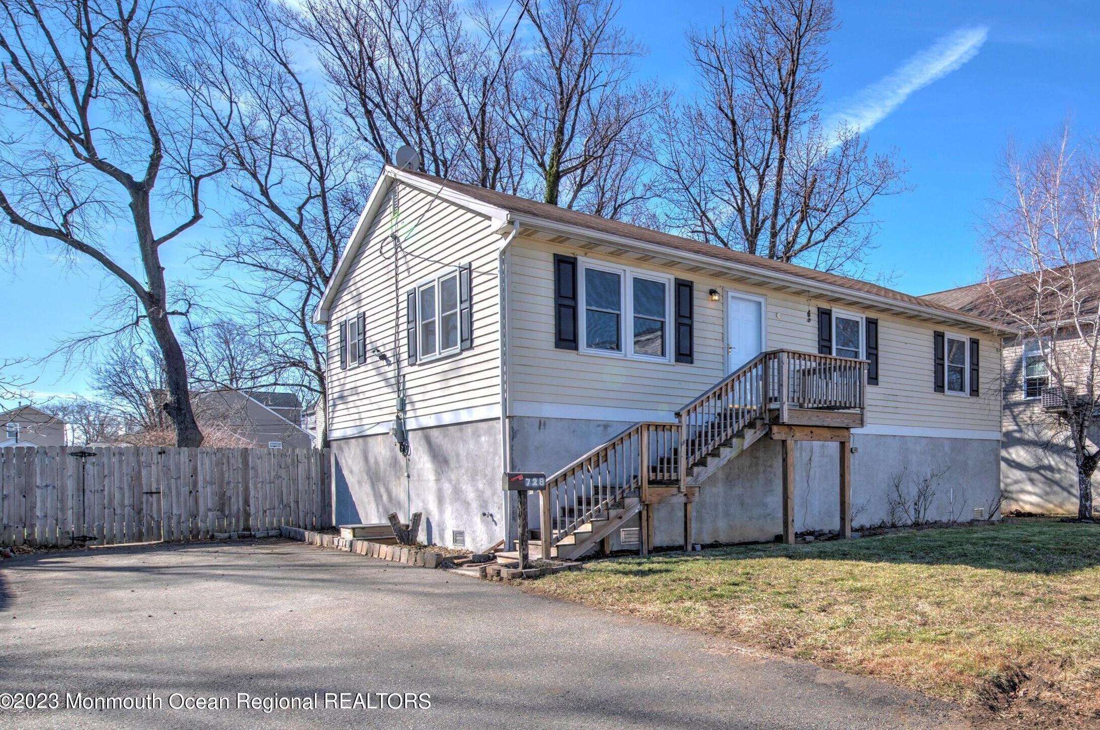 728 3rd St, Keyport, NJ 07735-2561