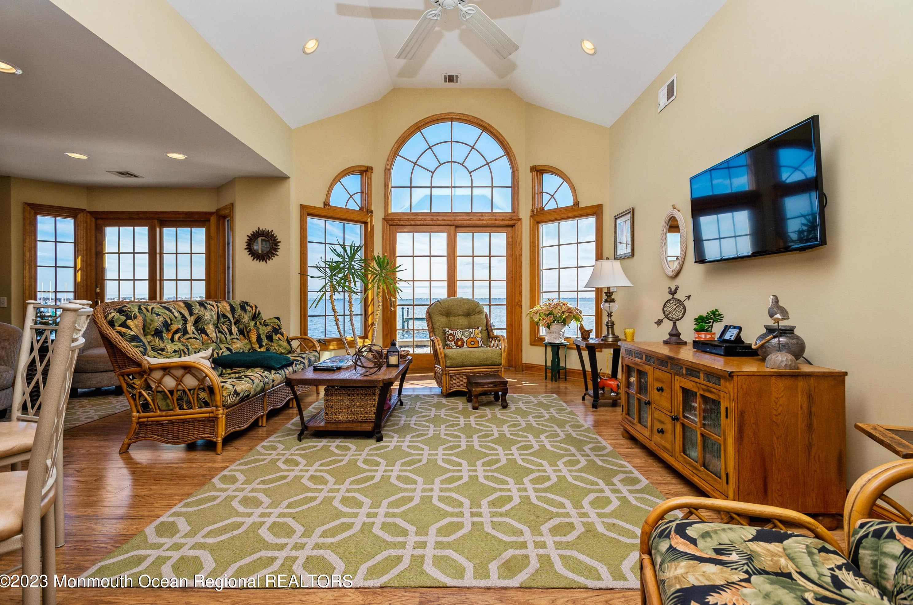 673 Bayview Dr, Toms River, NJ 08753-2005