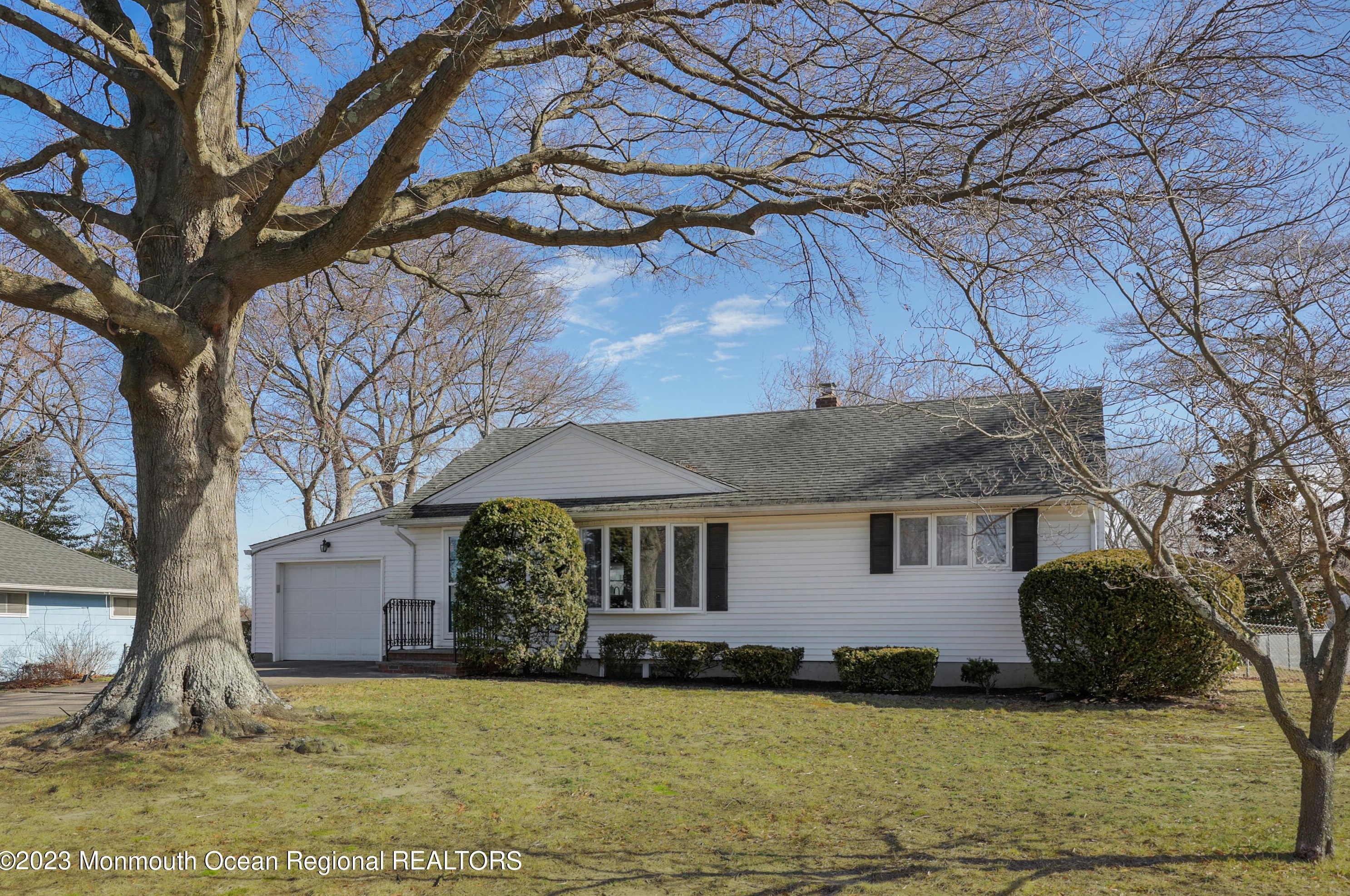 57 Fairview Dr, Middletown, NJ 07748