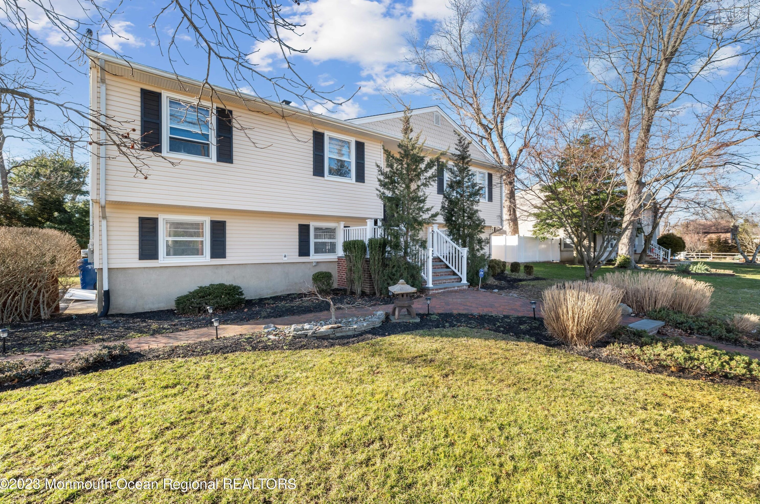1640 Holbrook St #summer, Oakhurst, NJ 07755