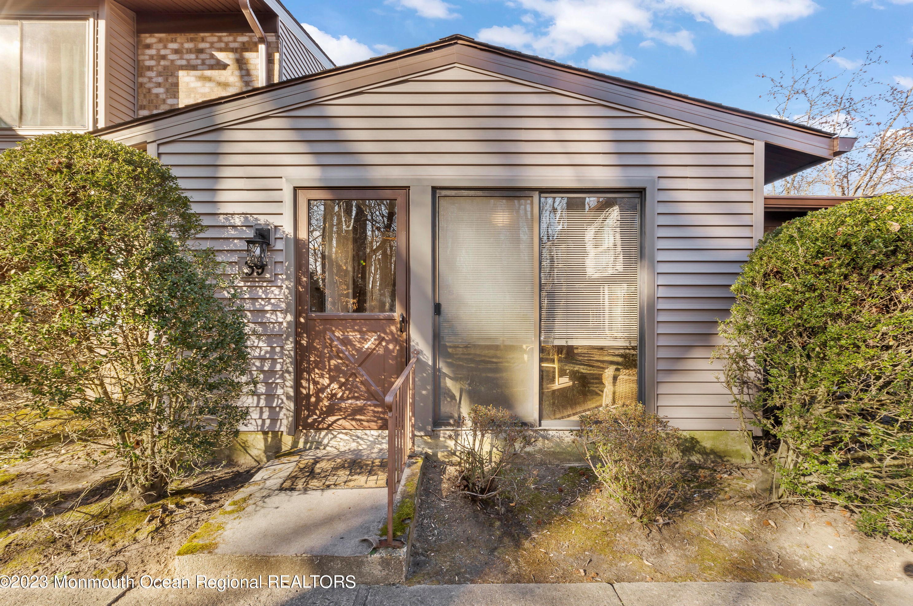 39 Lexington Ct, Tinton Falls, NJ 07701
