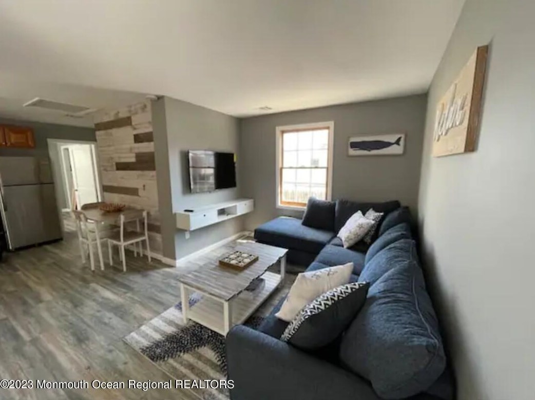 318 Hamilton Ave, Pelican Island, NJ 08751