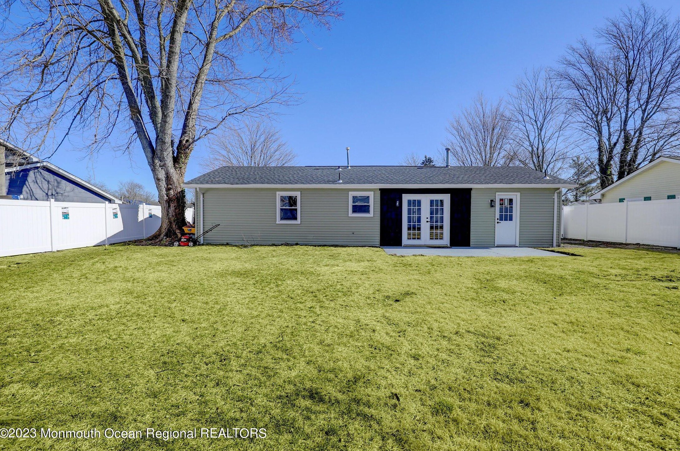 307 5th St, Waretown NJ  08758-2915 exterior