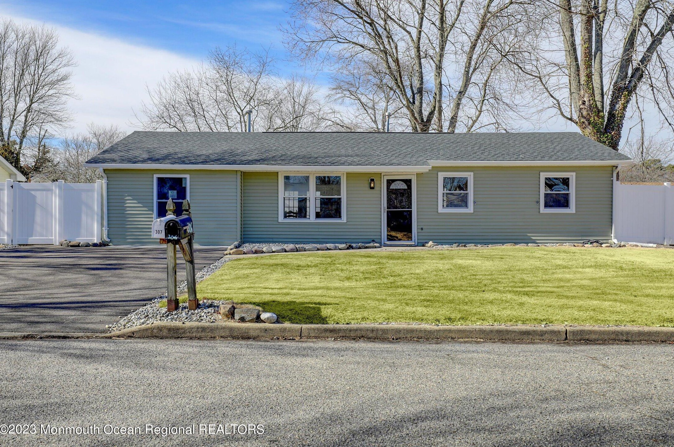 307 5th St, Waretown NJ  08758-2915 exterior