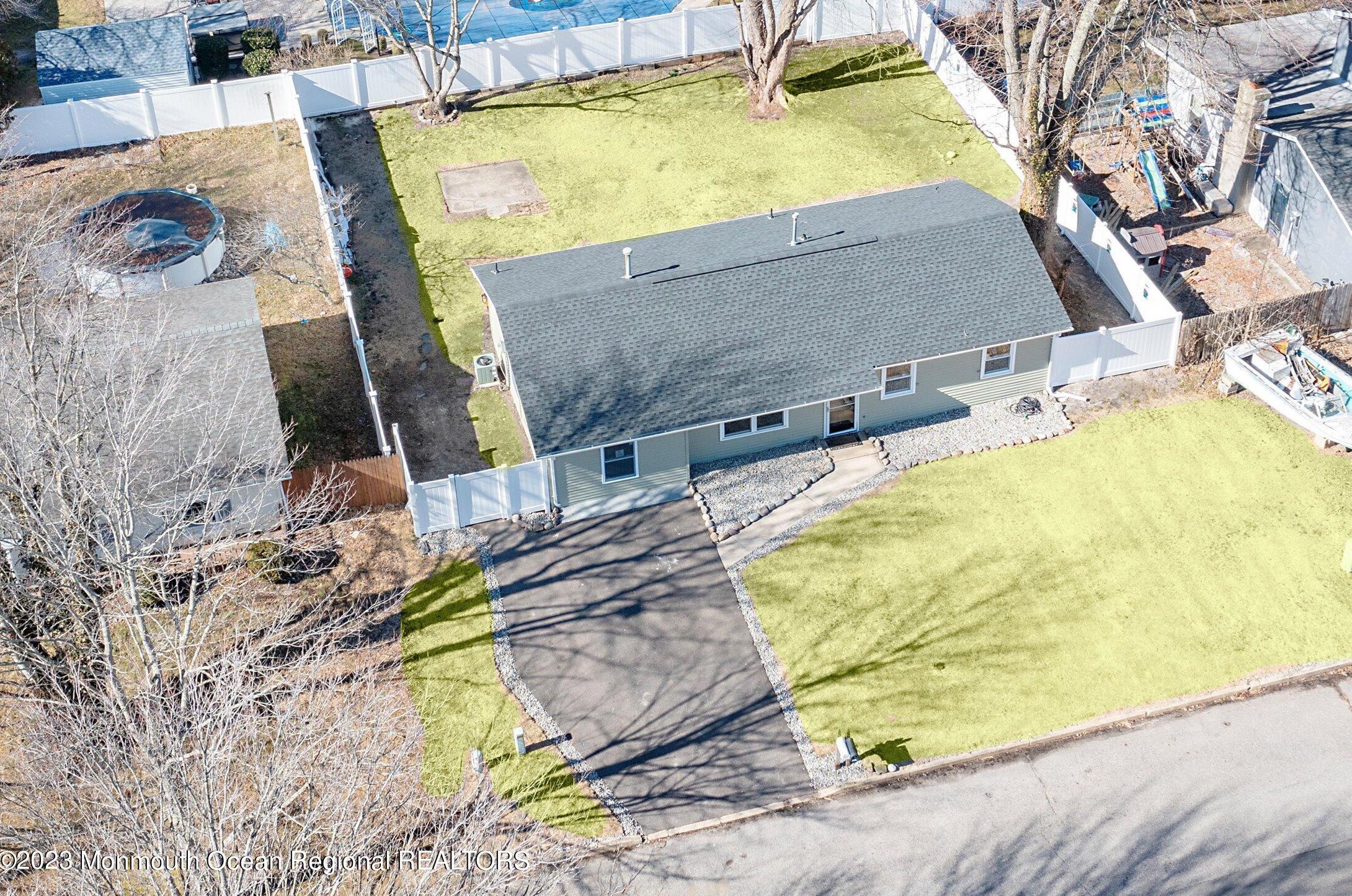 307 5th St, Waretown NJ  08758-2915 exterior