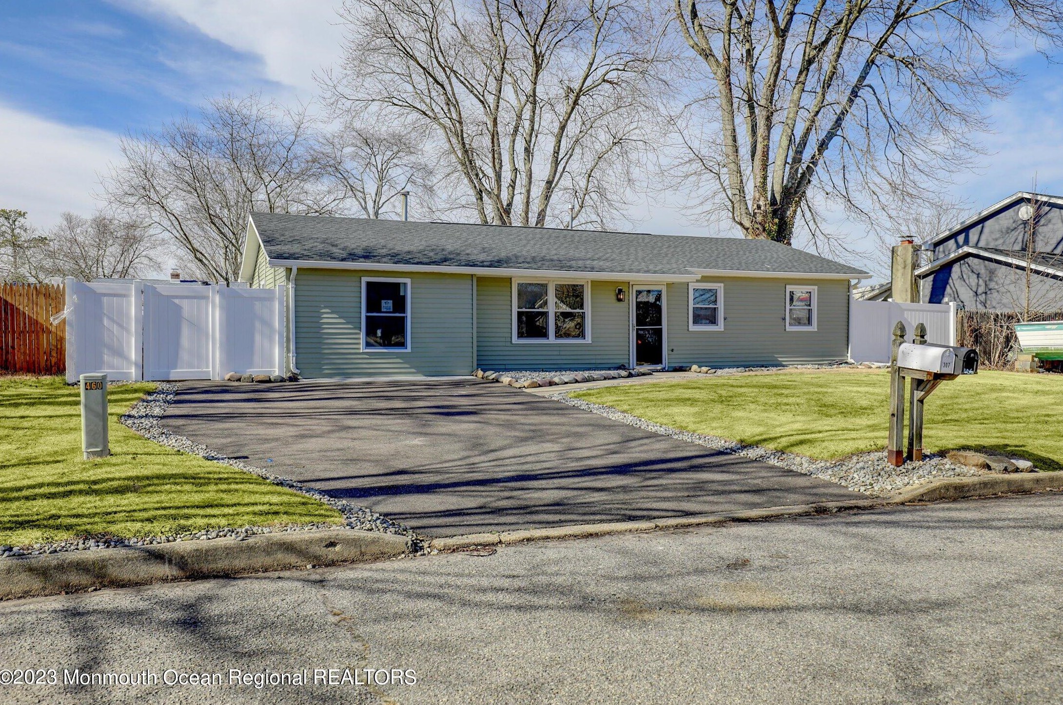 307 5th St, Waretown NJ  08758-2915 exterior