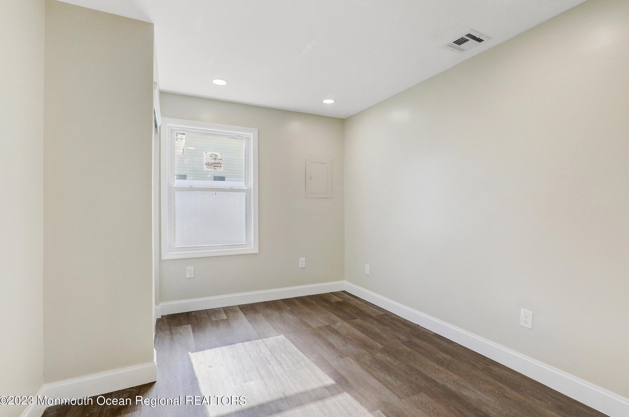 307 5th St, Waretown NJ  08758-2915 exterior