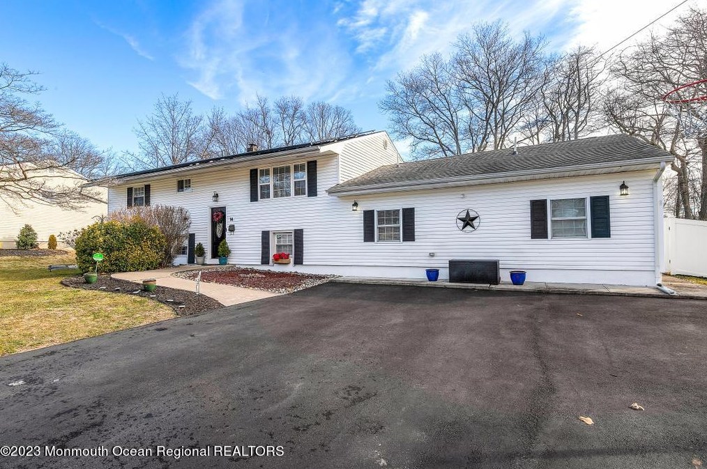 14 Arlington Dr, Wall Township, NJ 07731-1802