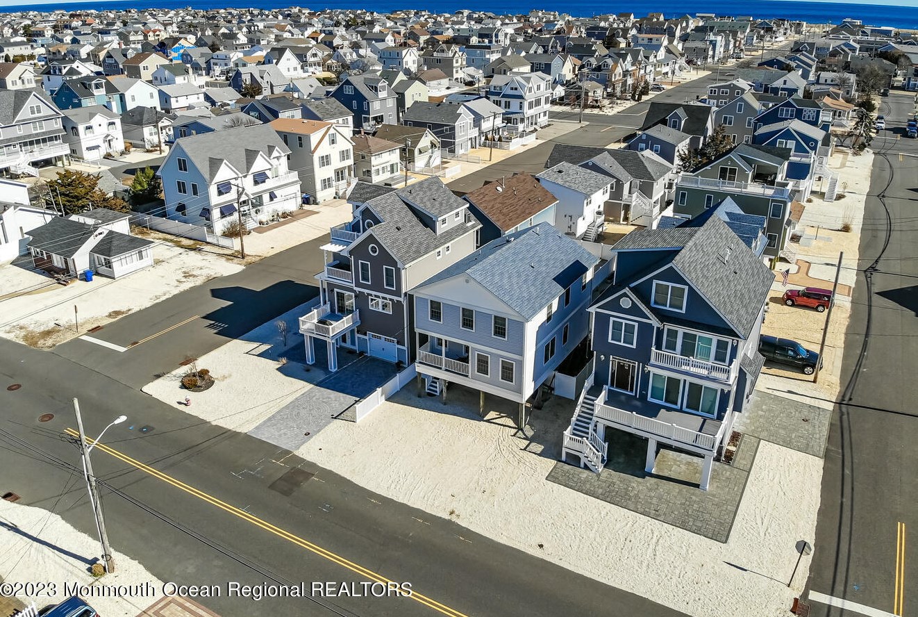 2016 Washington Ave, Pelican Island, NJ 08751