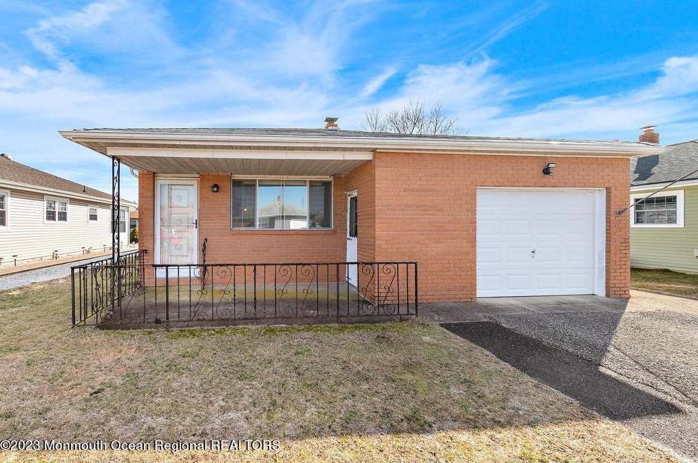 4 Mayaguana St, Toms River, NJ 08757-4223