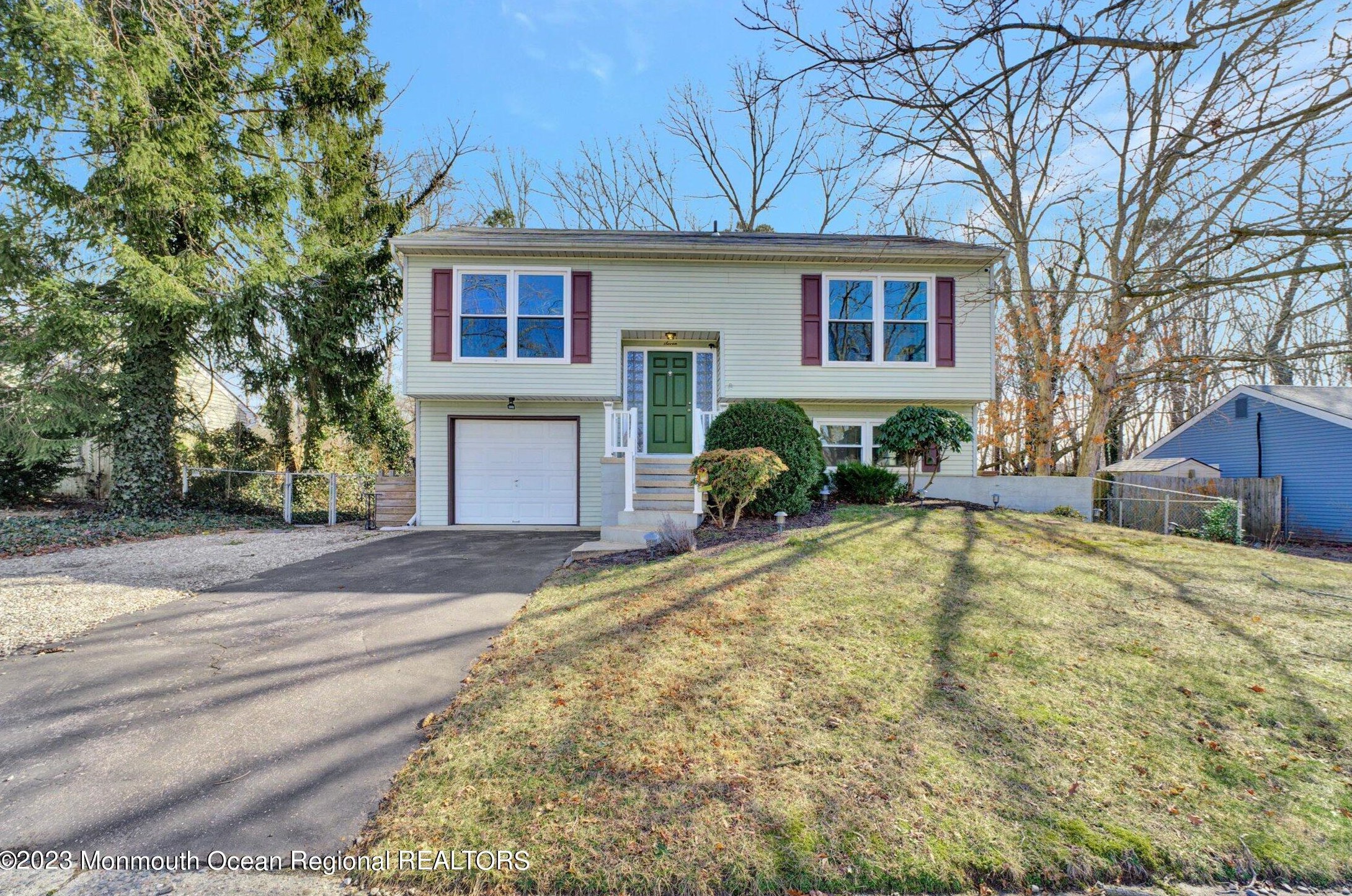 7 Chestnut Way Cir, Barnegat Township, NJ 08005-2016