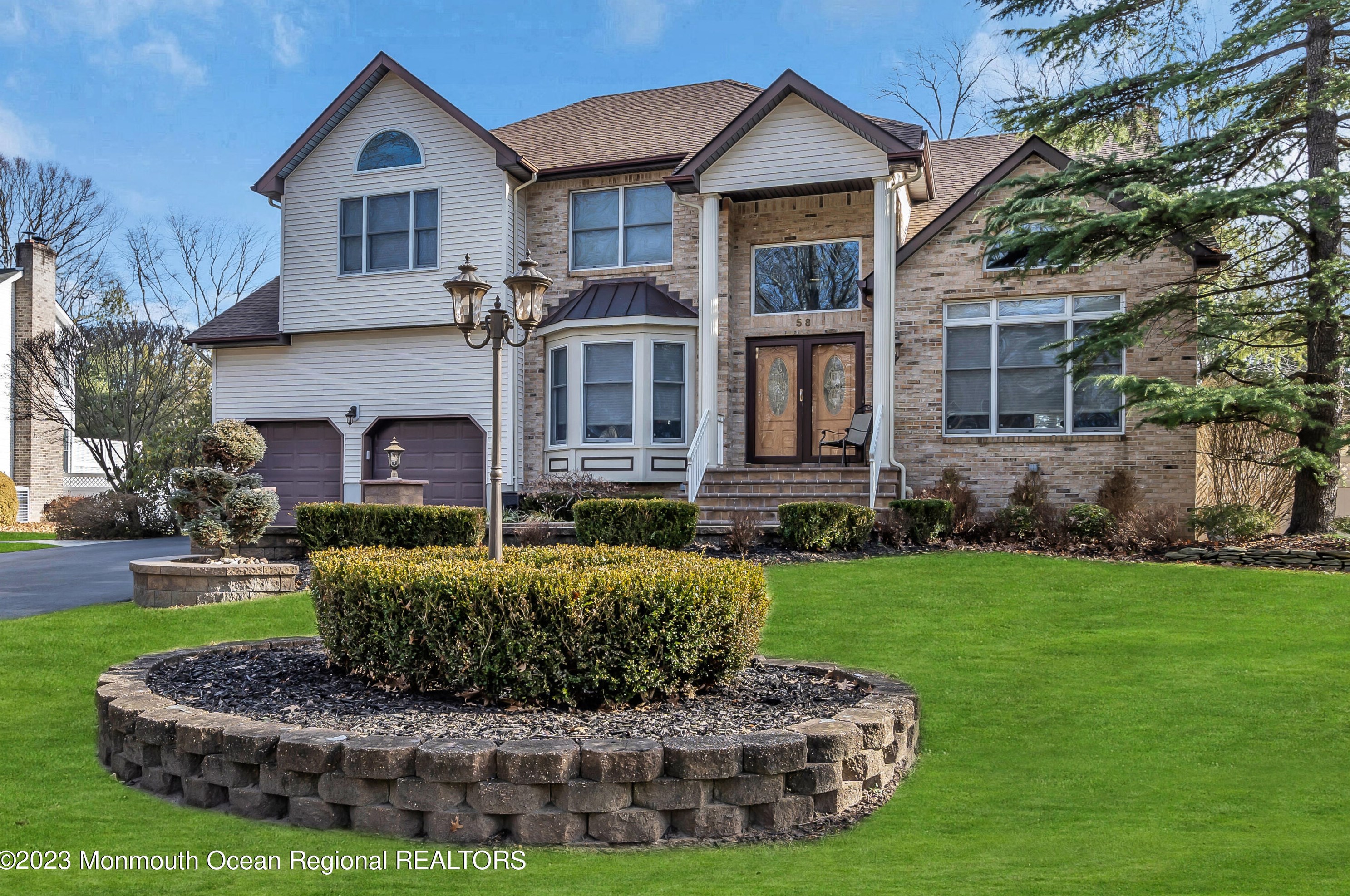 58 Sandpiper Dr, Millstone Township, NJ 07726-3670