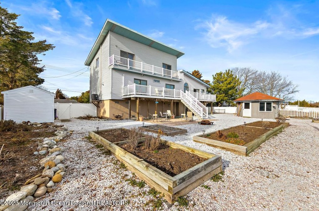 50 Atlantis Blvd, Tuckerton NJ  08087-1904 exterior