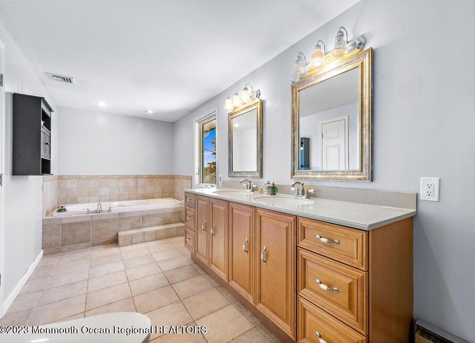 50 Atlantis Blvd, Tuckerton NJ  08087-1904 exterior