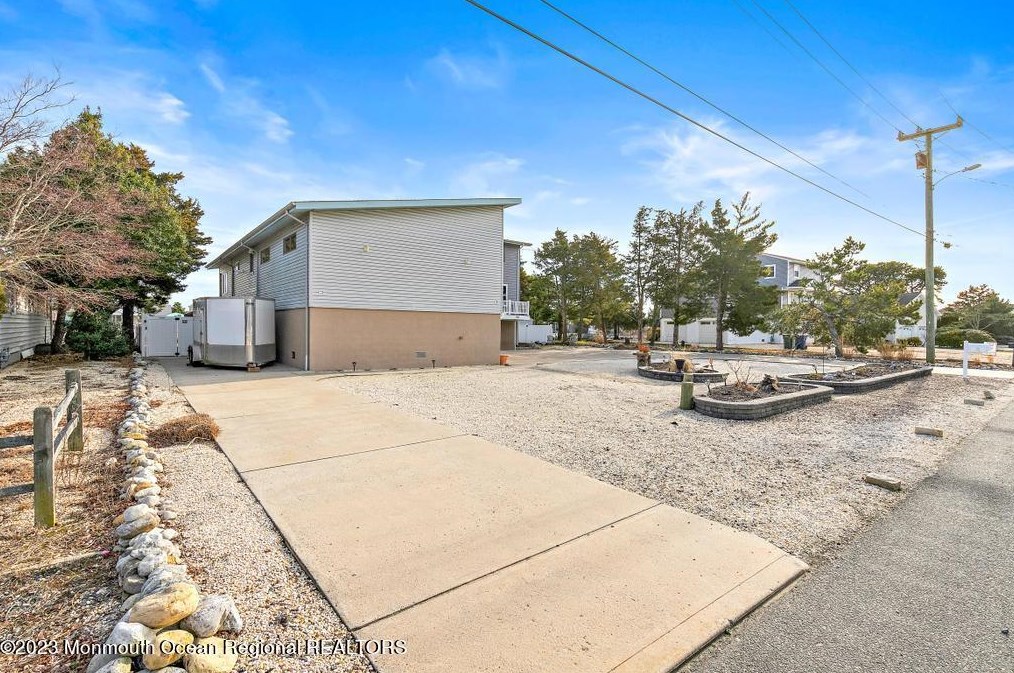 50 Atlantis Blvd, Tuckerton NJ  08087-1904 exterior
