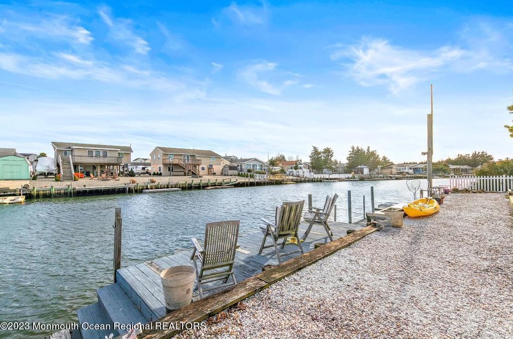 50 Atlantis Blvd, Tuckerton NJ  08087-1904 exterior