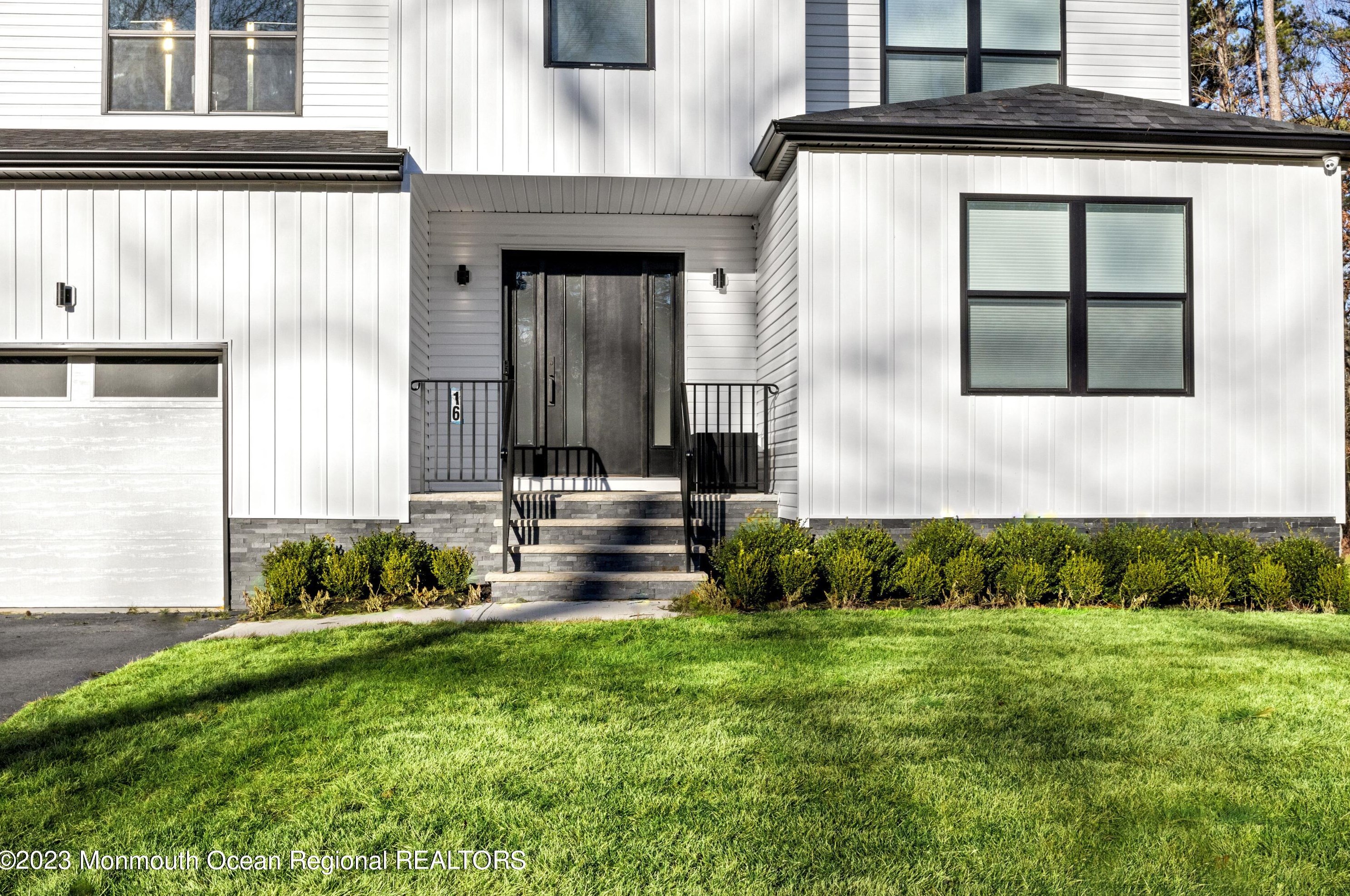 16 Second Ln, Lakehurst, NJ 08759