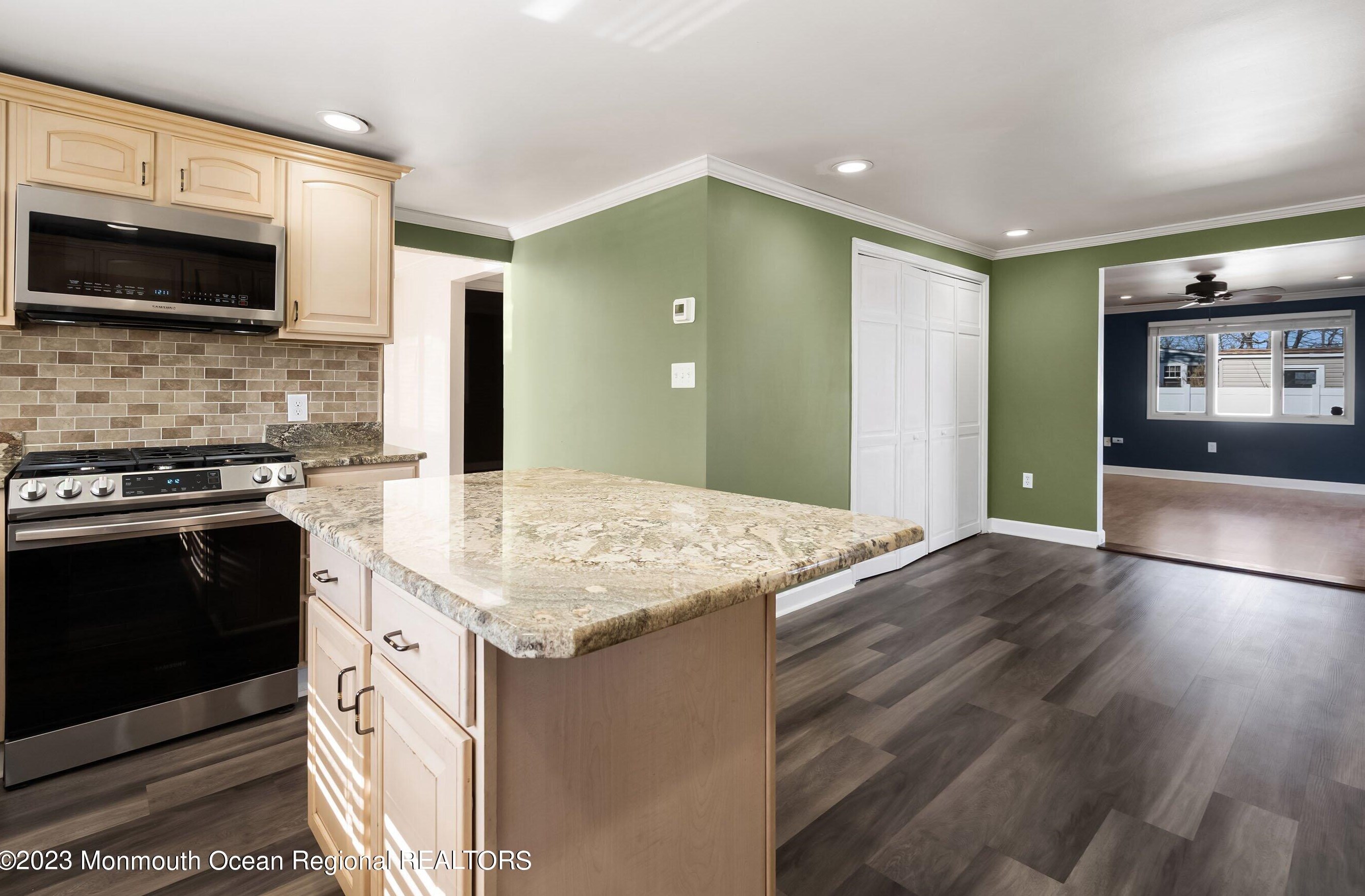 402 Ocean Blvd, Keyport, NJ 07735