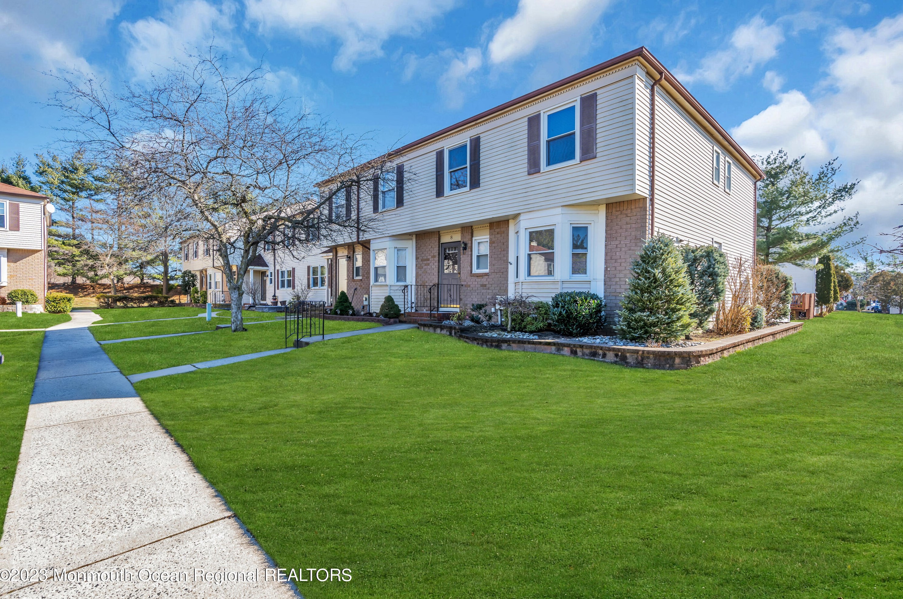 8 Fern Ct, Sayreville, NJ 08872-2102