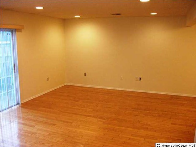 42 Dover Ct, Tinton Falls, NJ 07712