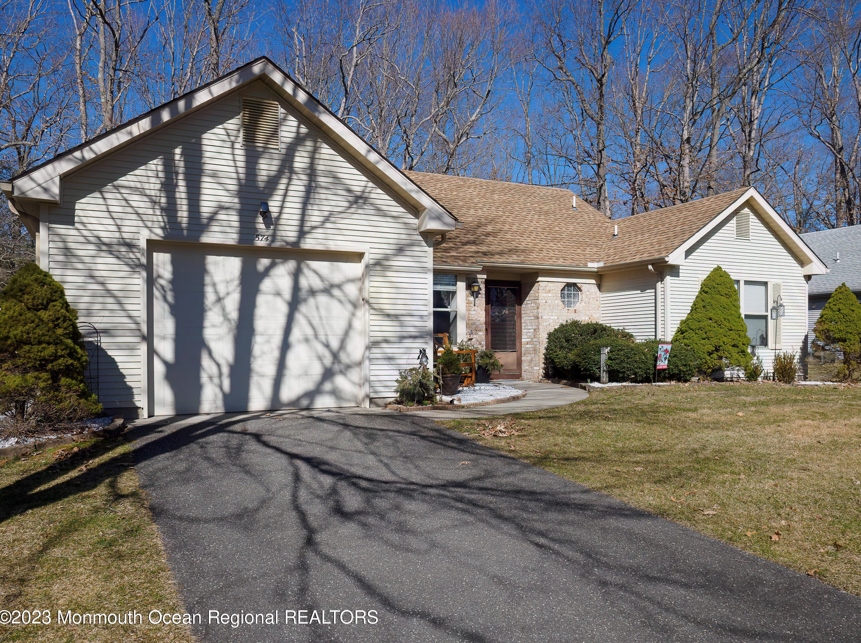 574 Petunia Ln N, Lakehurst, NJ 08759