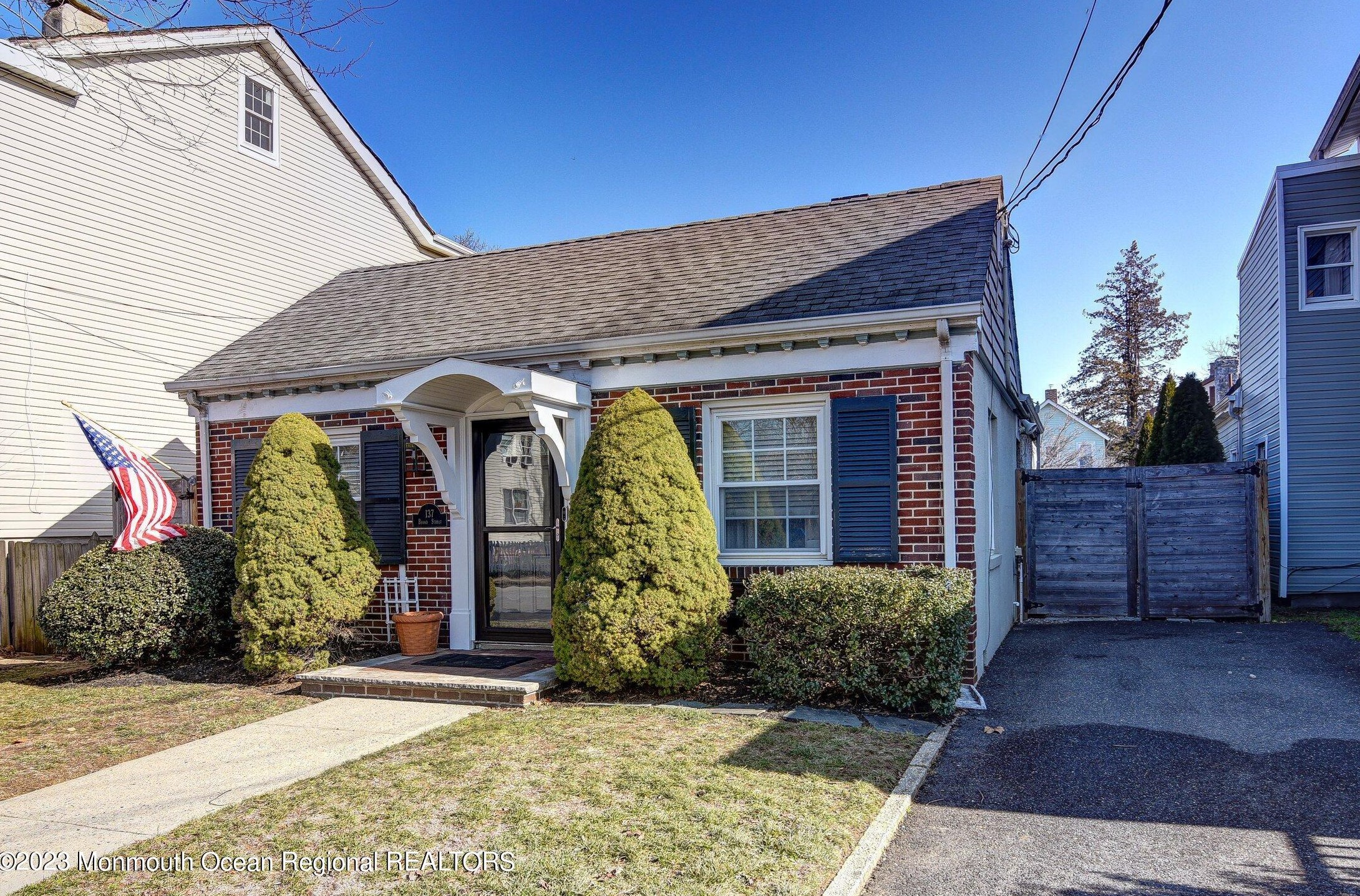 137 Broad St, Keyport, NJ 07735-1202