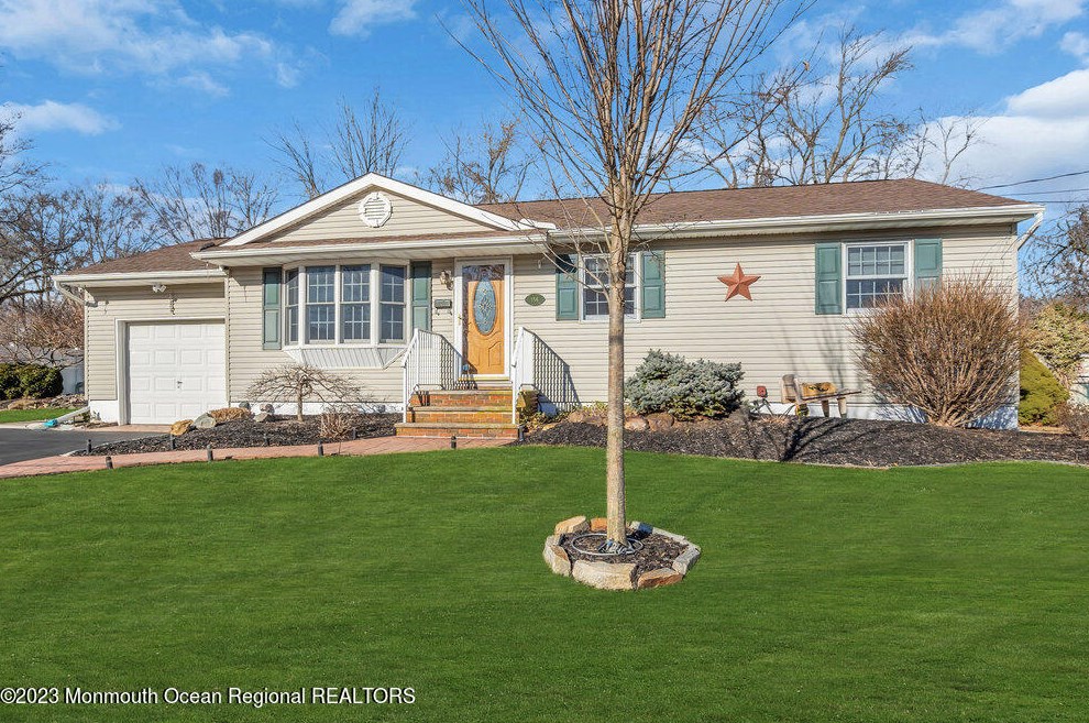 156 Newbury Rd, Wall Township, NJ 07731-1840