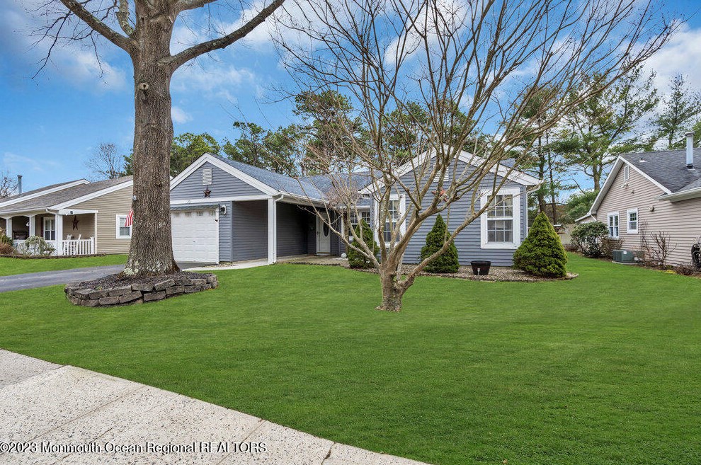23 Kent Dr, Lacey, NJ 08731