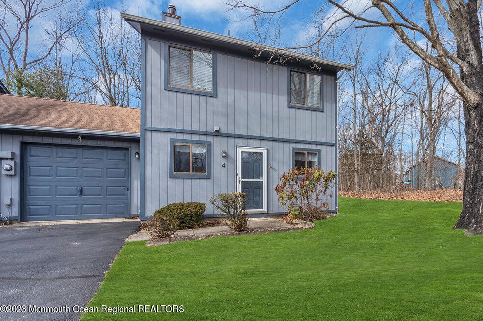 4 Flamingo Dr, Wall Township, NJ 07731-2044