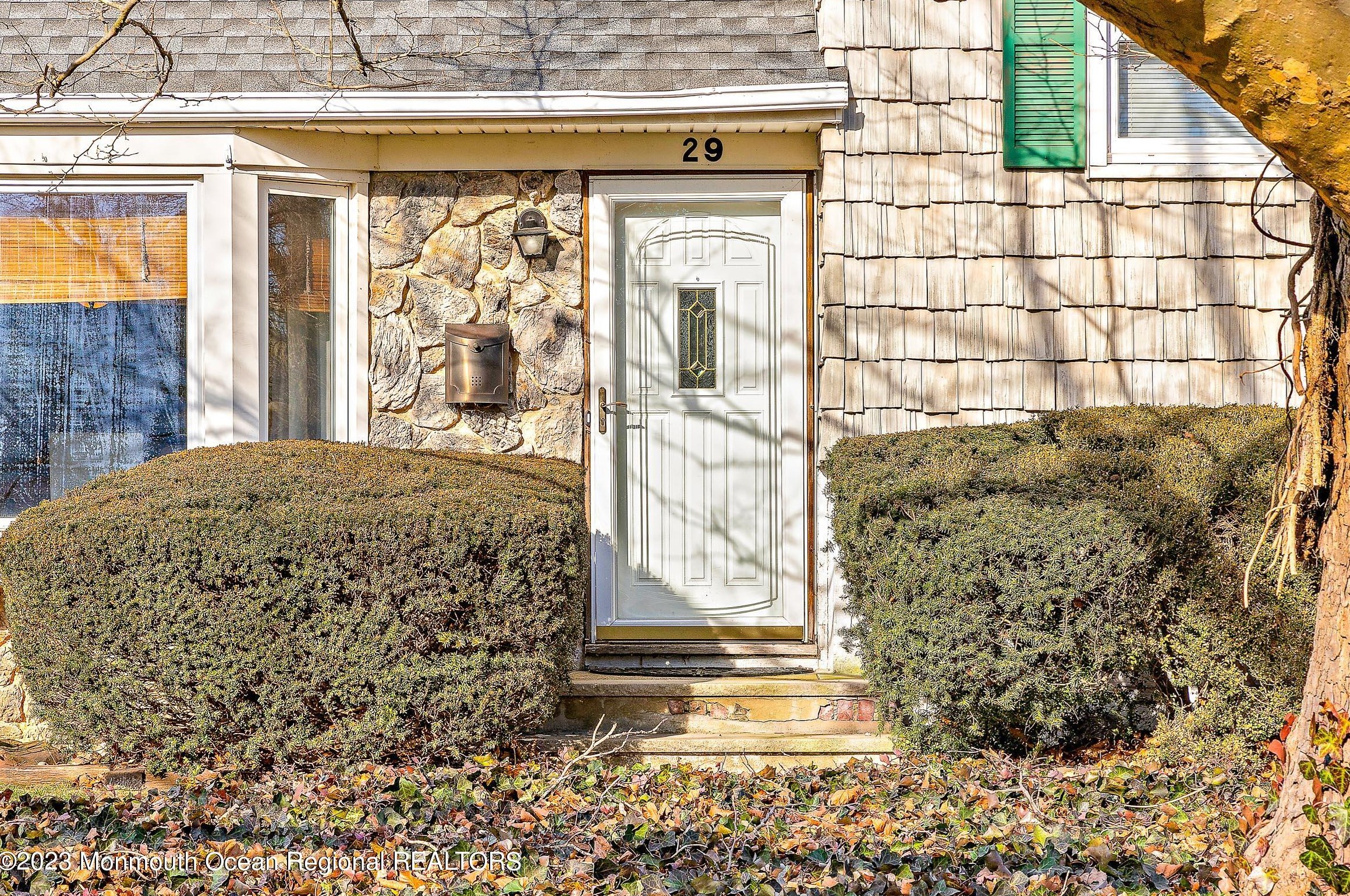 29 Locust Terrace, Middletown, NJ 07748
