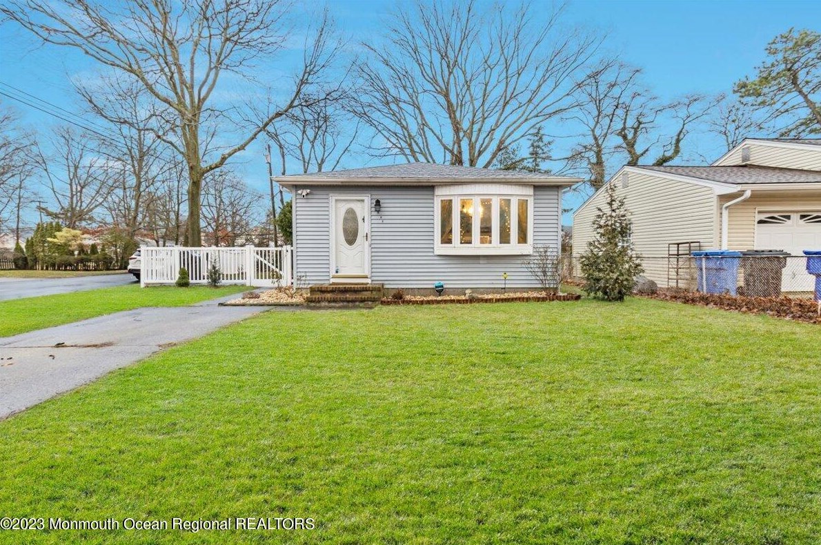 2419 1st Ave, Toms River, NJ 08753-6154