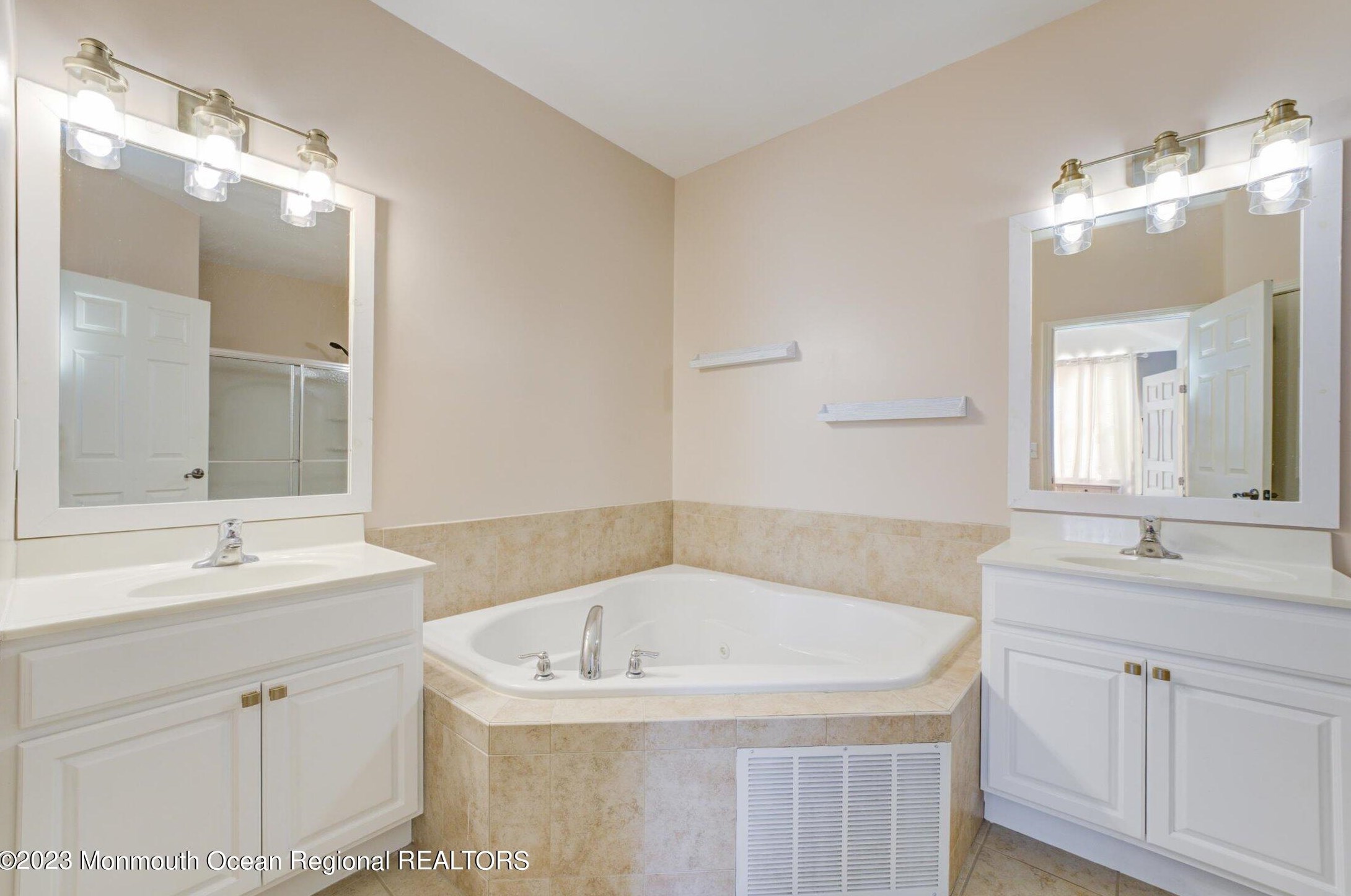 248 Hawthorne Ln, Barnegat Township NJ  08005-5642 exterior