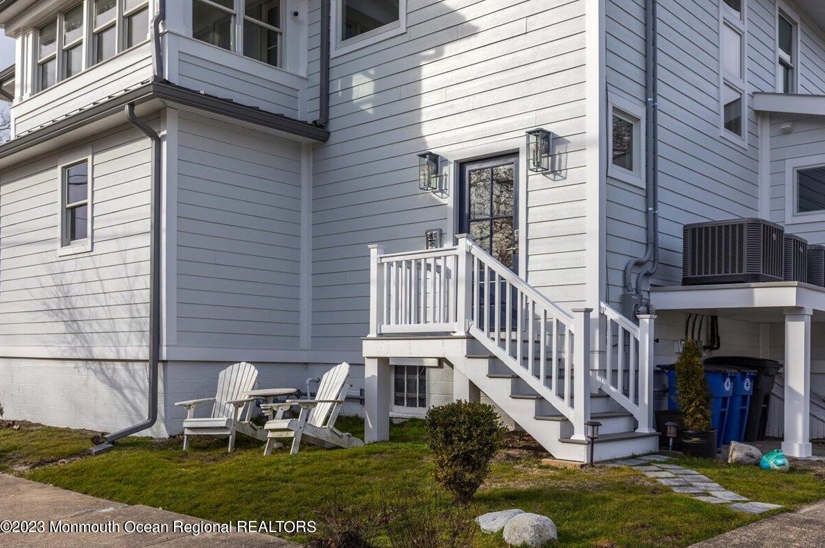 701 Sunset Ave, Tinton Falls, NJ 07712