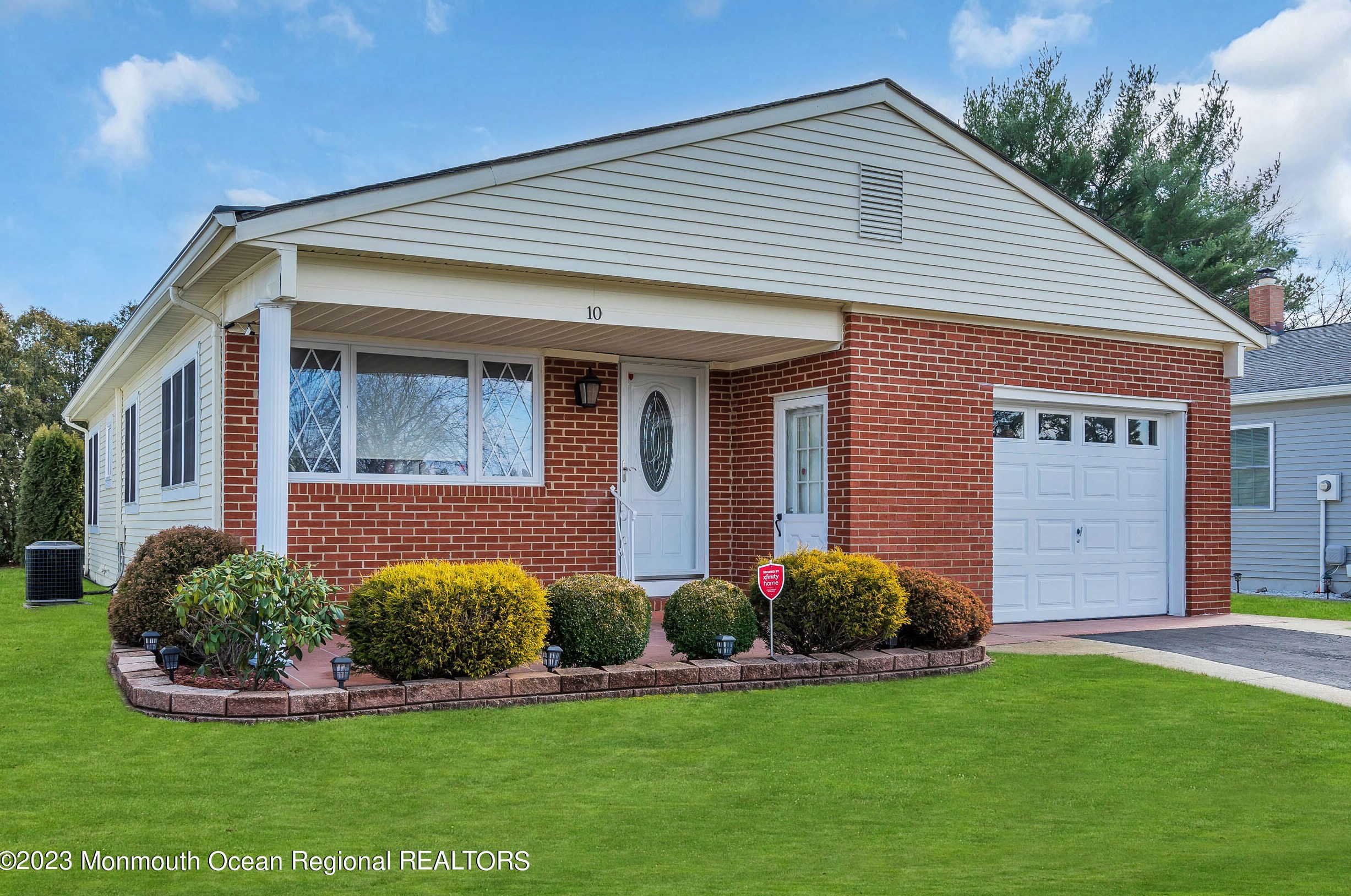 10 Buena Visa Dr, Toms River, NJ 08757-6103