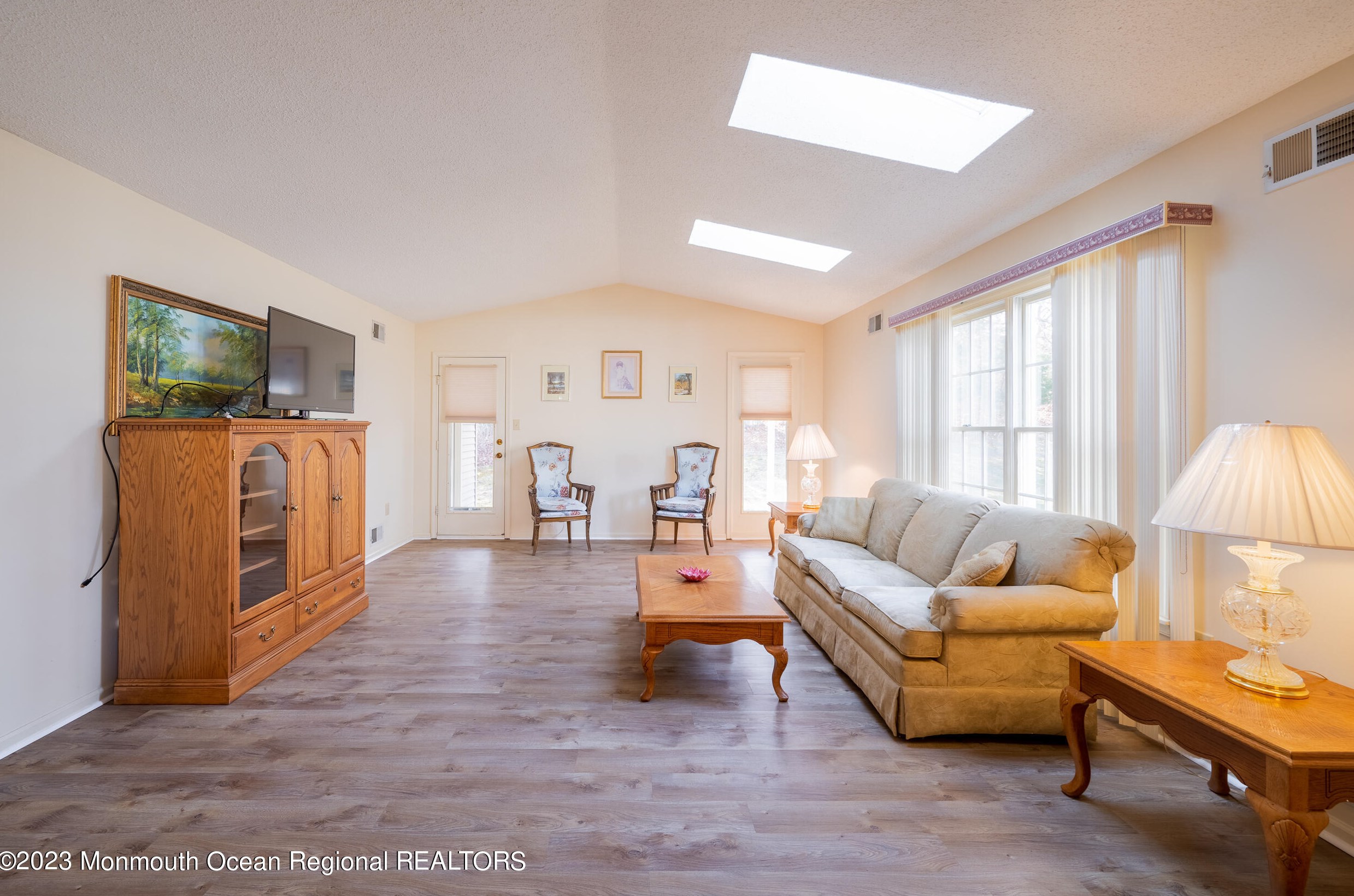 1388 Gleniffer Hill Rd, Toms River, NJ 08755-0841