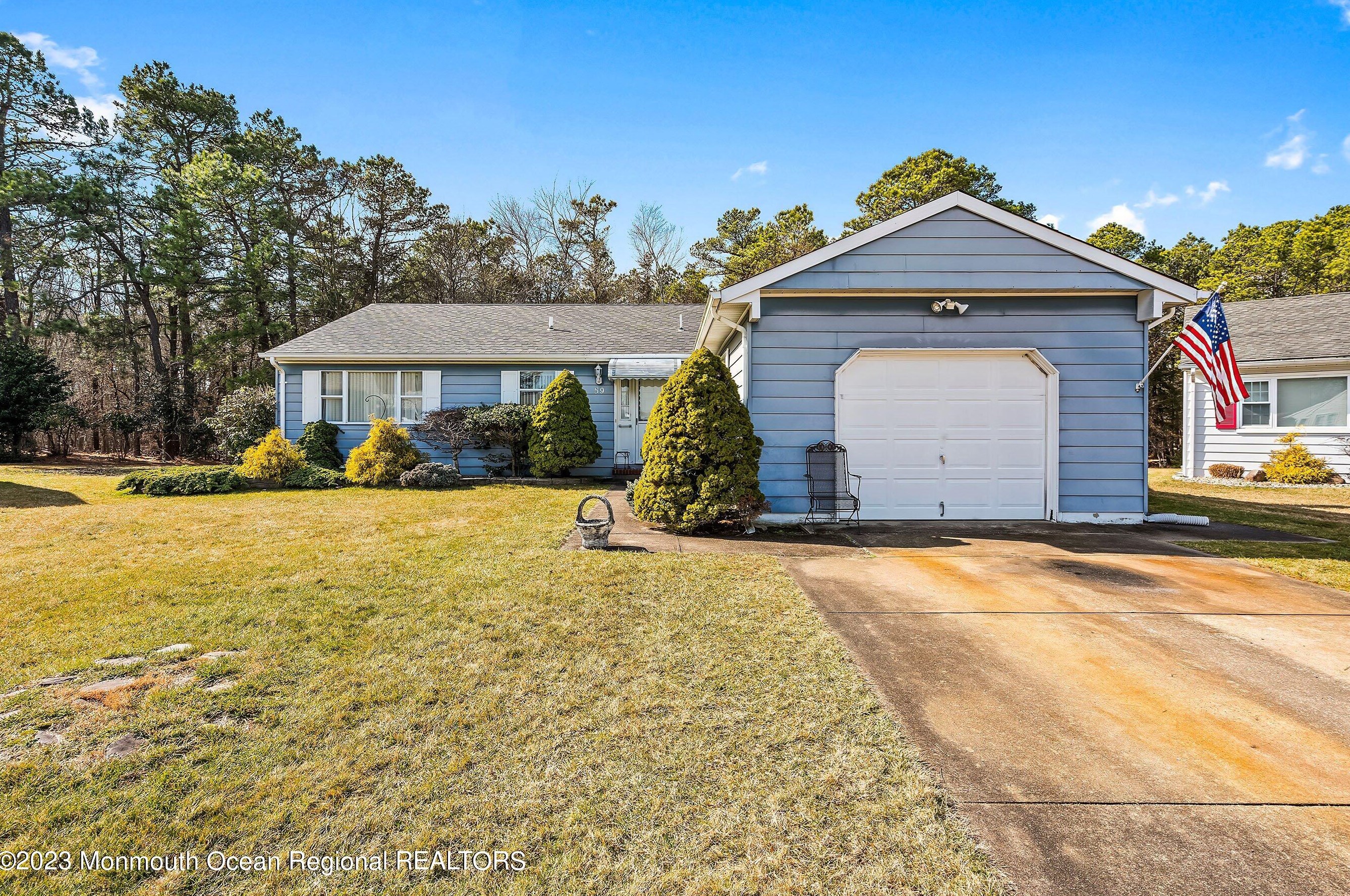 59 Santiago Ct, Toms River, NJ 08757-6405