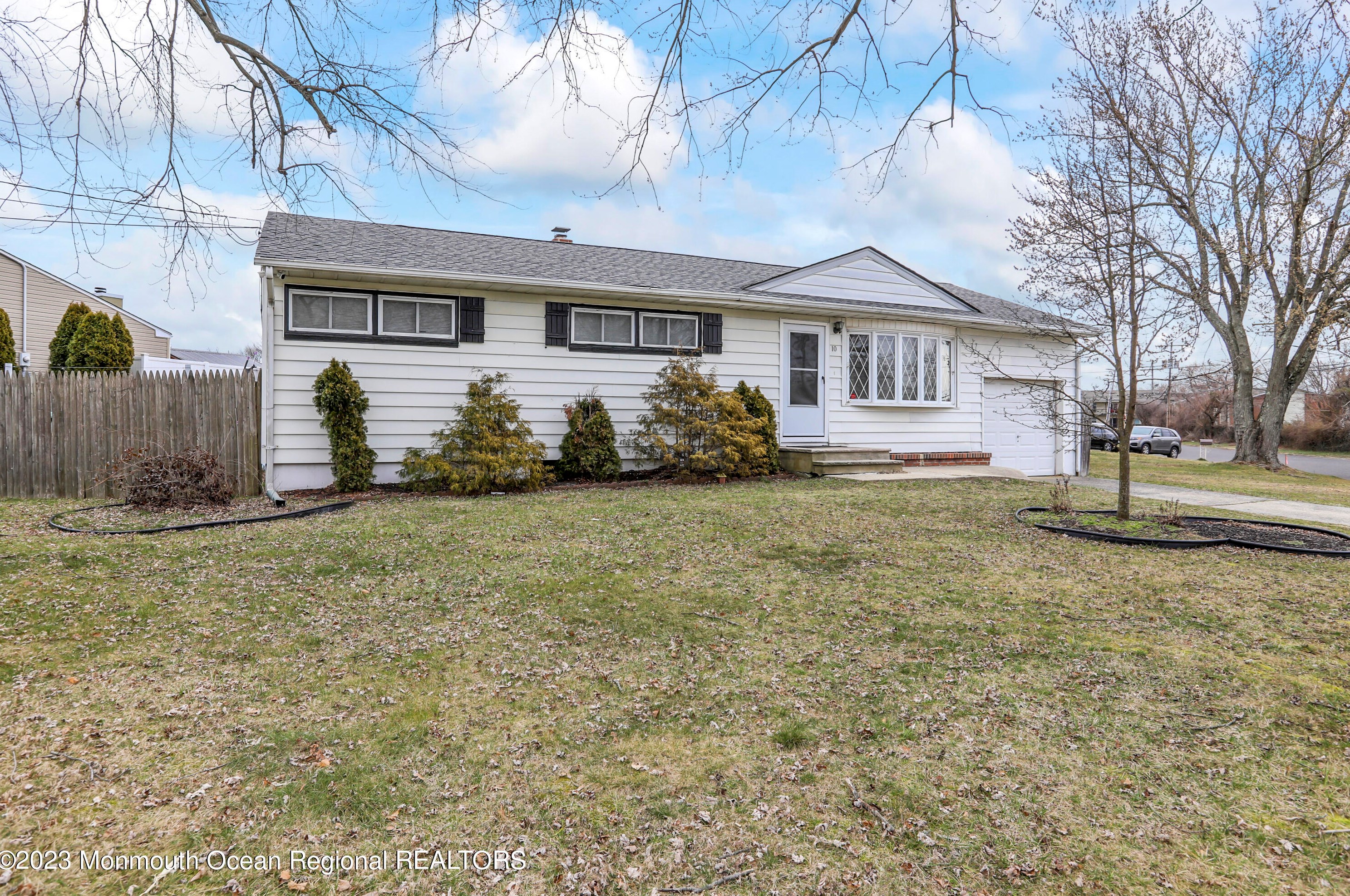 10 Roberts Dr, Wall Township, NJ 07753-3224