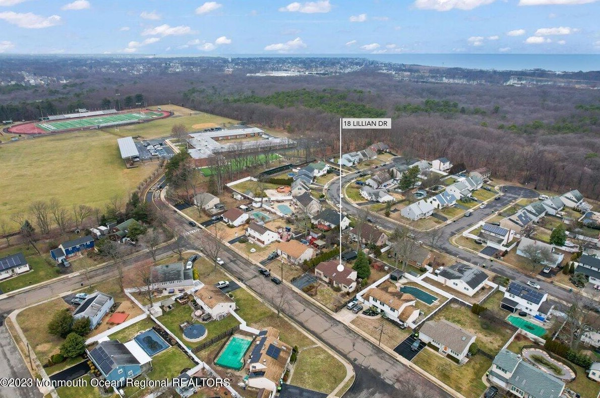 18 Lillian Dr, Hazlet, NJ 07730