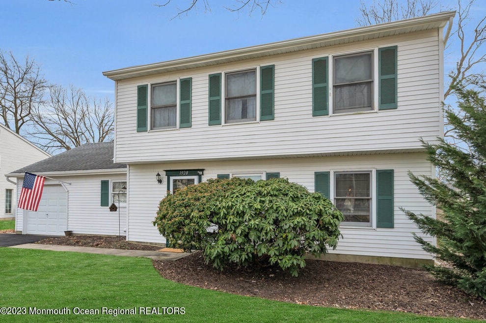 1928 Powder Horn Rd, Toms River, NJ 08755-1709