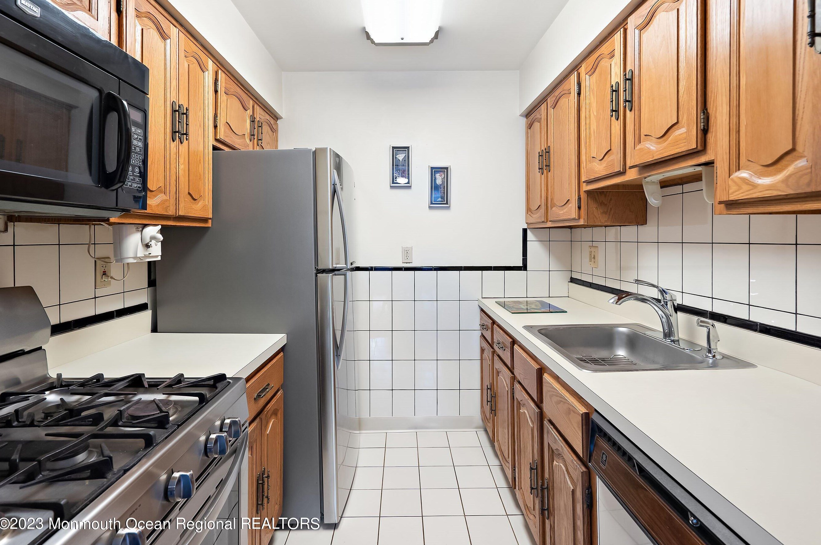 106 Bowne Ct, Matawan NJ 07747-3562 exterior