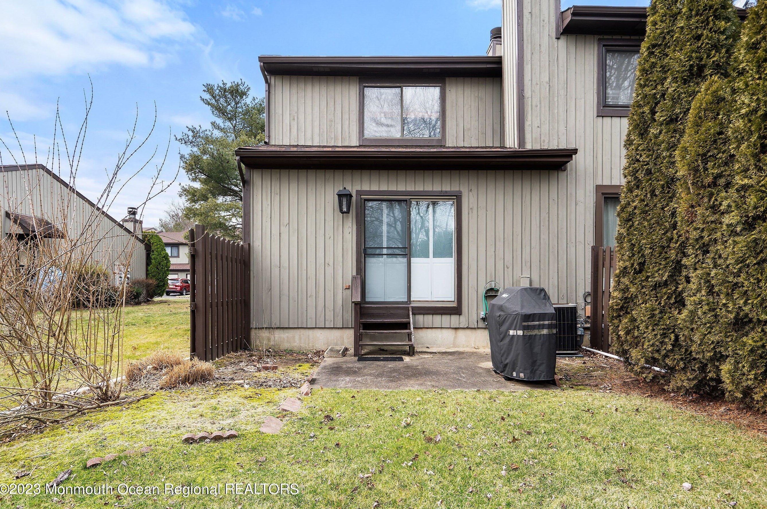 106 Bowne Ct, Matawan NJ 07747-3562 exterior