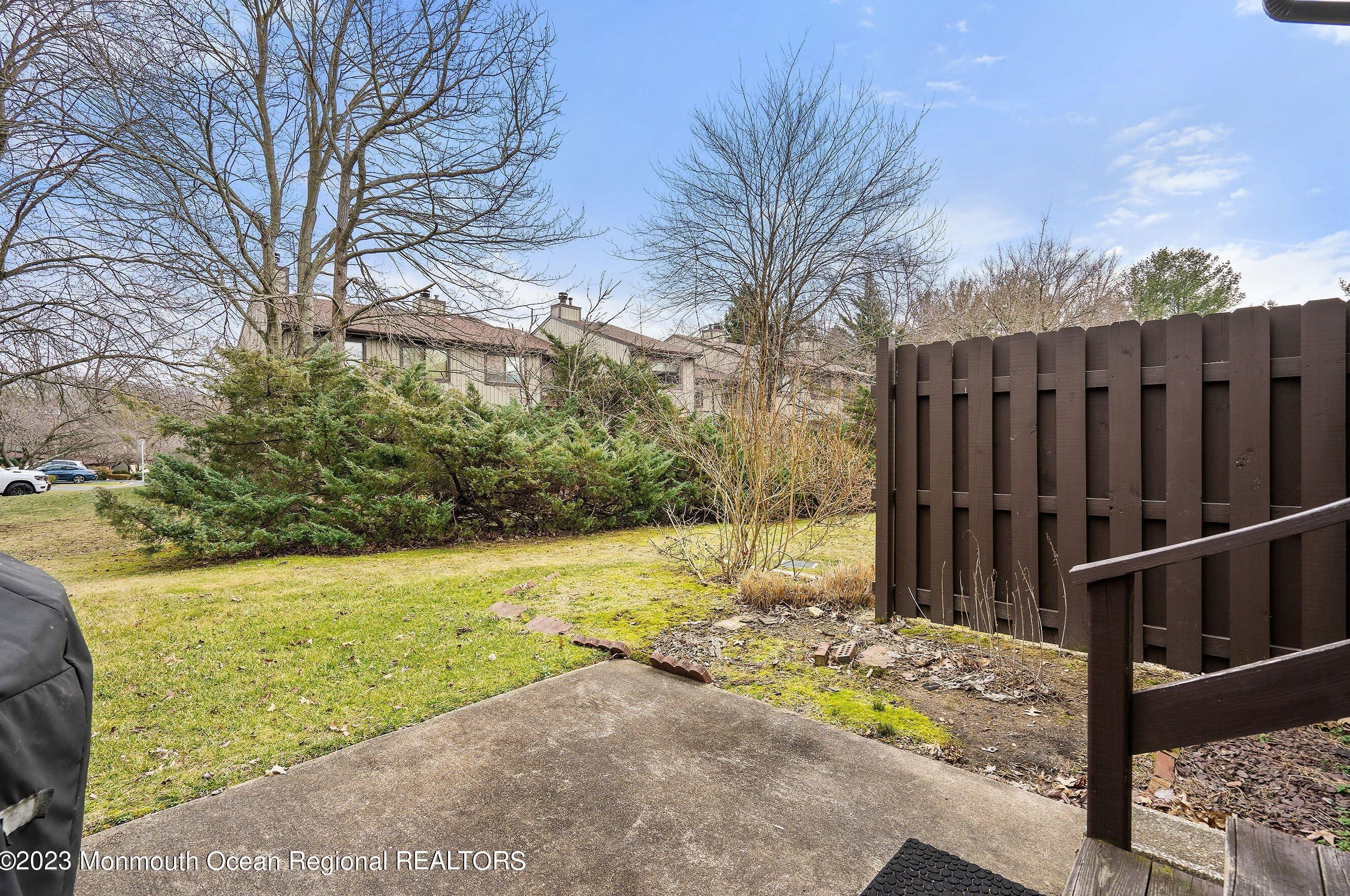 106 Bowne Ct, Matawan NJ 07747-3562 exterior