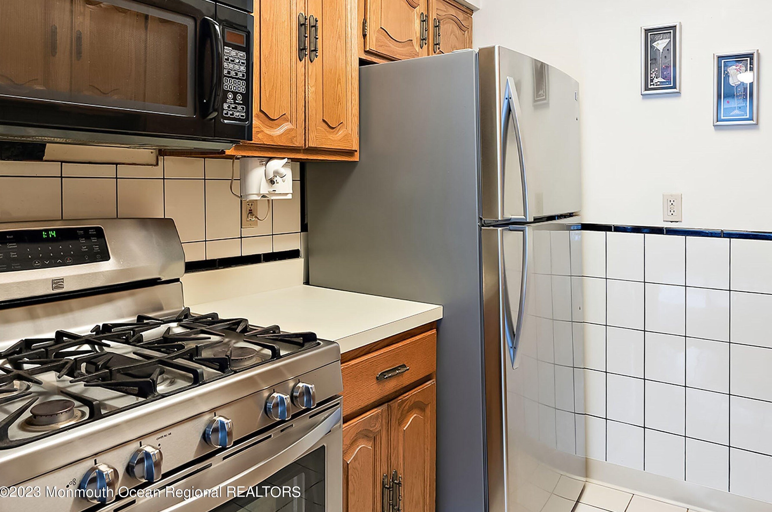 106 Bowne Ct, Matawan NJ 07747-3562 exterior