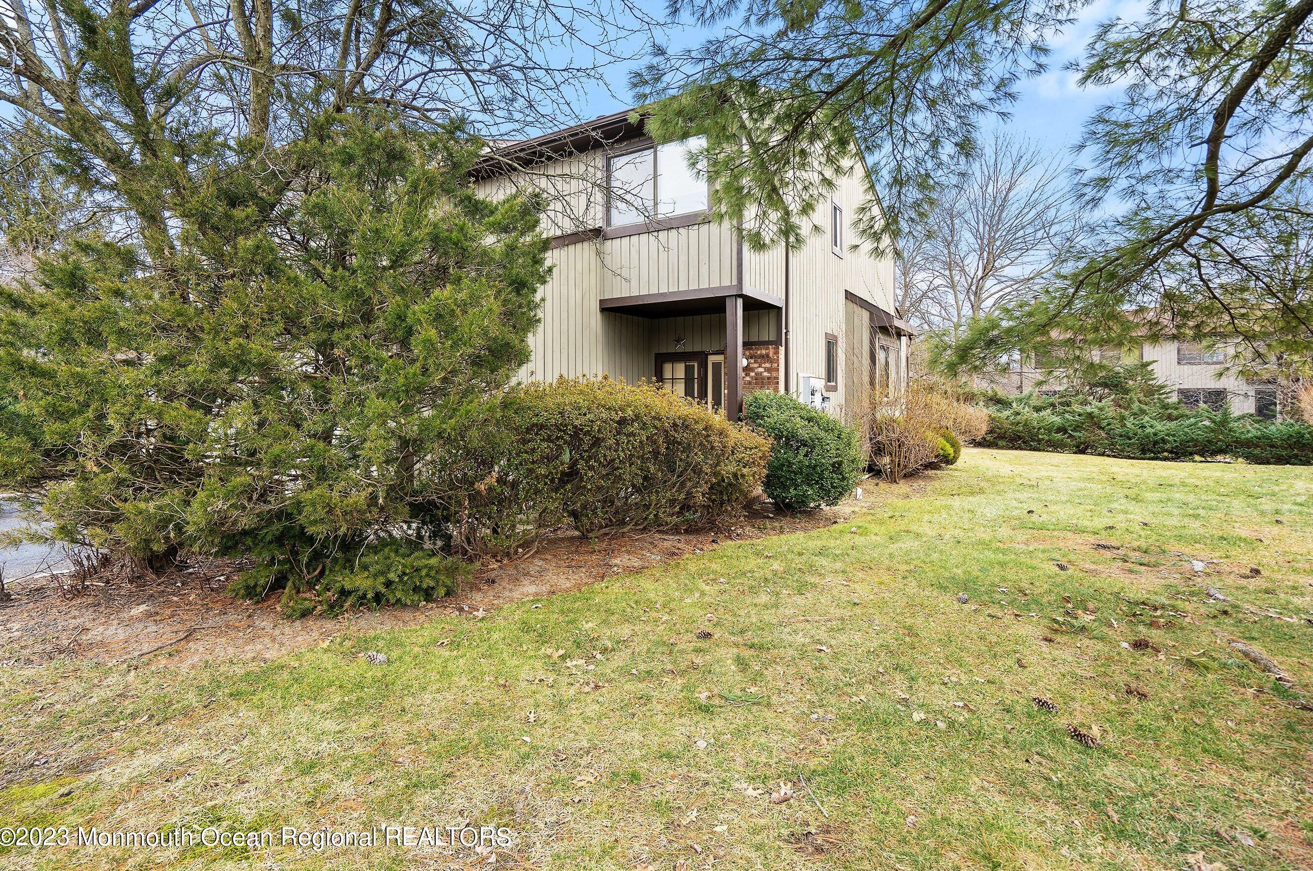 106 Bowne Ct, Matawan NJ 07747-3562 exterior