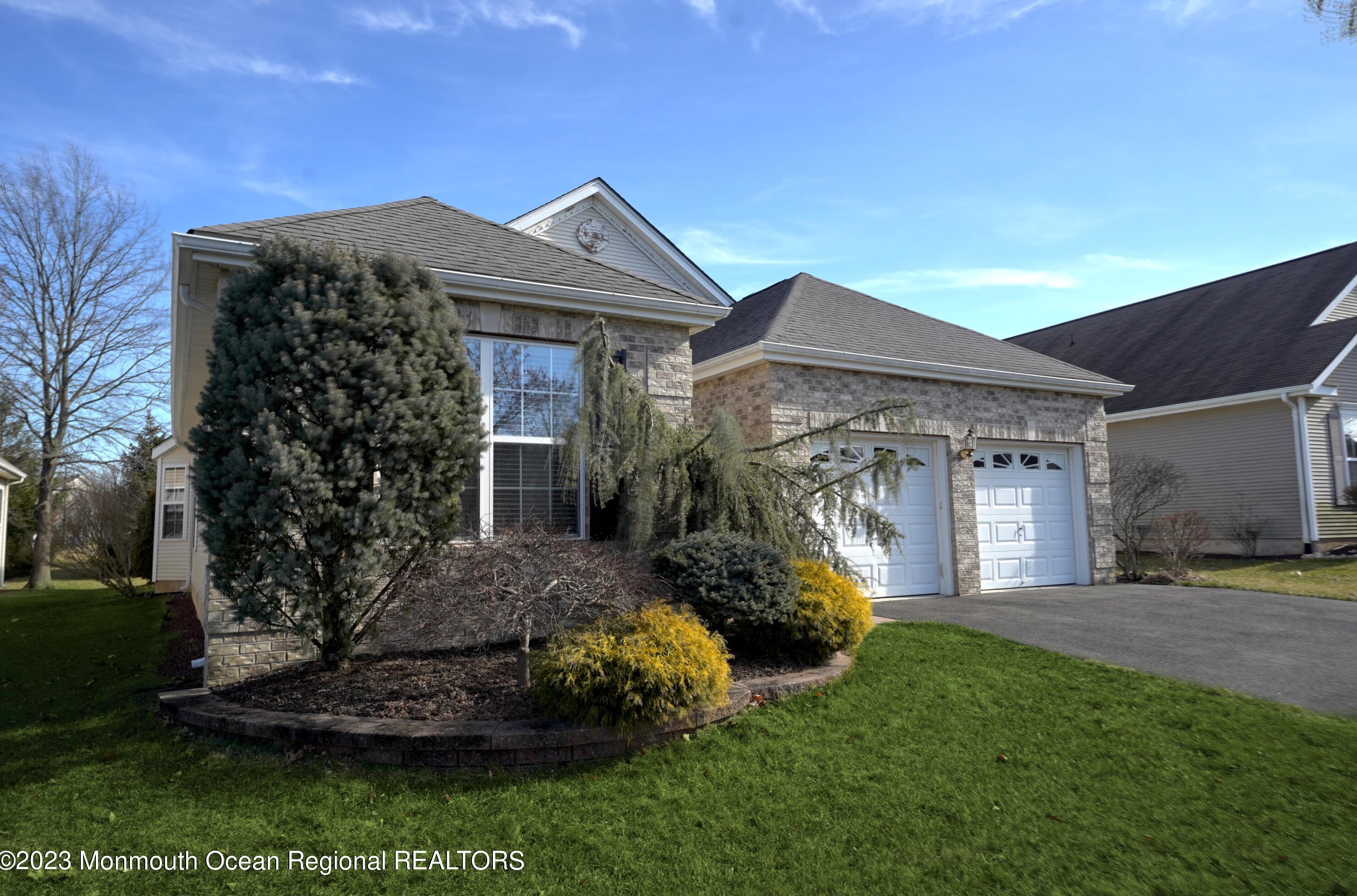 13 Colonial Way, Upper Freehold, NJ 08501-1852