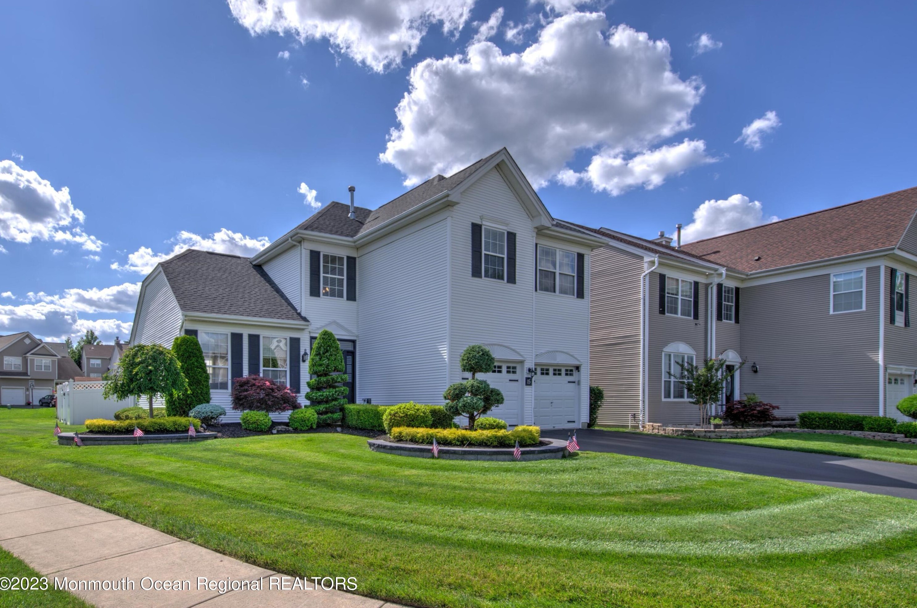 15 Muirfield Dr, Millstone Township, NJ 07726-9318