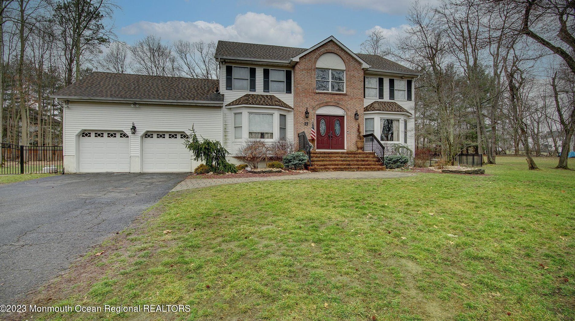 15 Roxbury Ln, Millstone Township, NJ 07726-3573