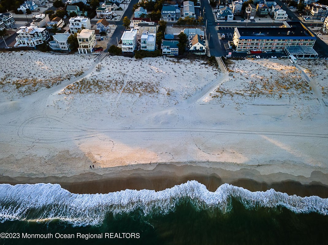 210 E 23rd St, Long Beach Township, NJ 08008